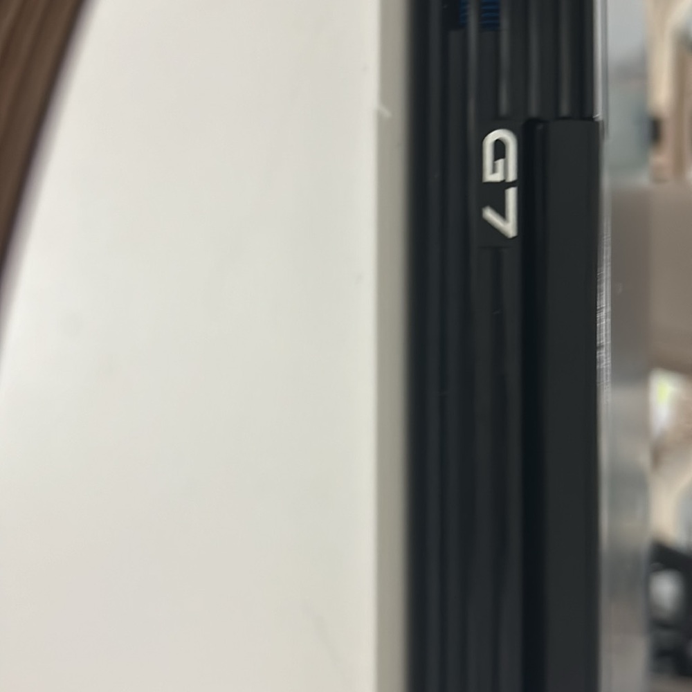 Dell gaming laptop in like new condition weighs just over 6 lbs - Picture 8 of 11